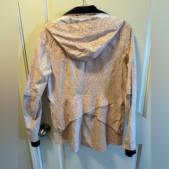 Lululemon runaway lightweight jacket - Picture 7 of 16